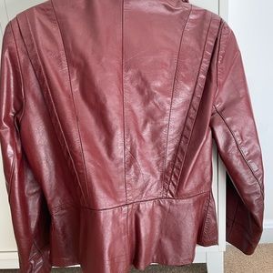 Vintage women’s fitted leather jacket